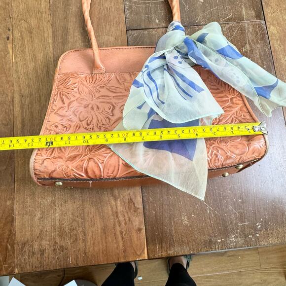 Patricia Nash VINTAGE Tooled leather tan Shoulder bag Purse & Scarf DAMAGED READ - Picture 15 of 16